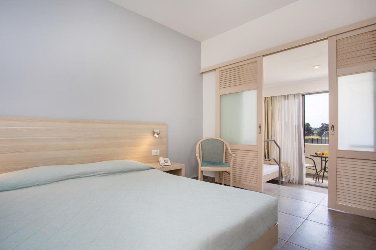 Hotel Niriides Beach 科林比亚 外观 照片