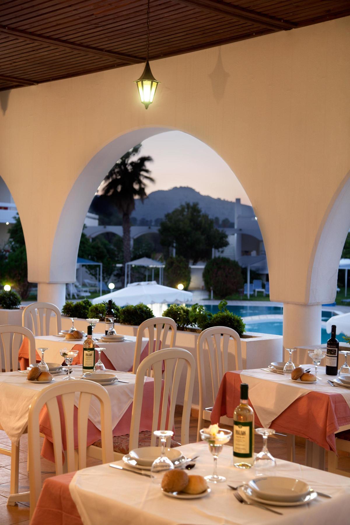 Hotel Niriides Beach 科林比亚 外观 照片