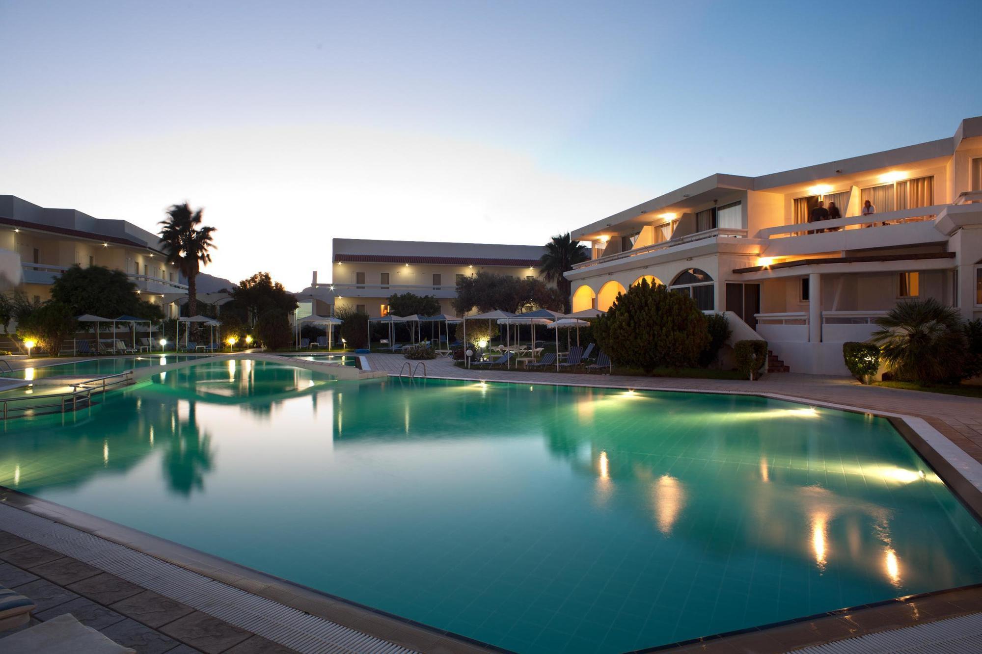 Hotel Niriides Beach 科林比亚 外观 照片