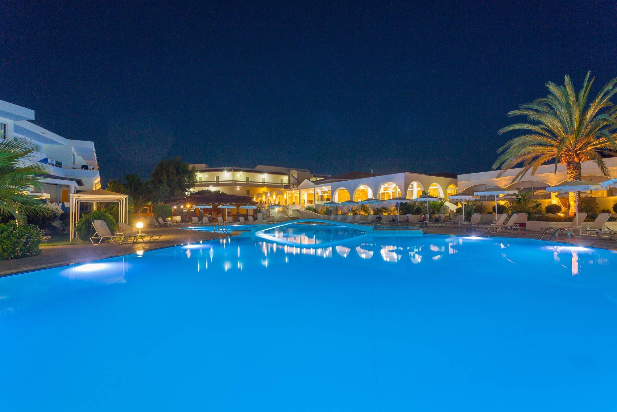 Hotel Niriides Beach 科林比亚 外观 照片